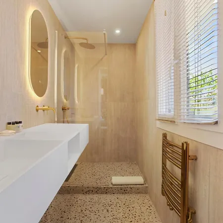 Luxe Flat St Tropez - By Maisons De Charloc Homes